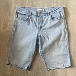 Levi Strauss Womens Classic Bermuda Shorts Size 33 Blue Mid Rise Stretch